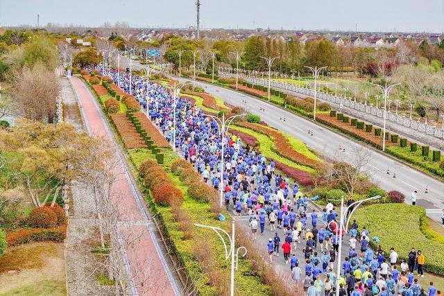 乐鱼app-2026上海长江半马周日鸣枪开跑参赛选手凭“赛事票根”可解锁专属福利